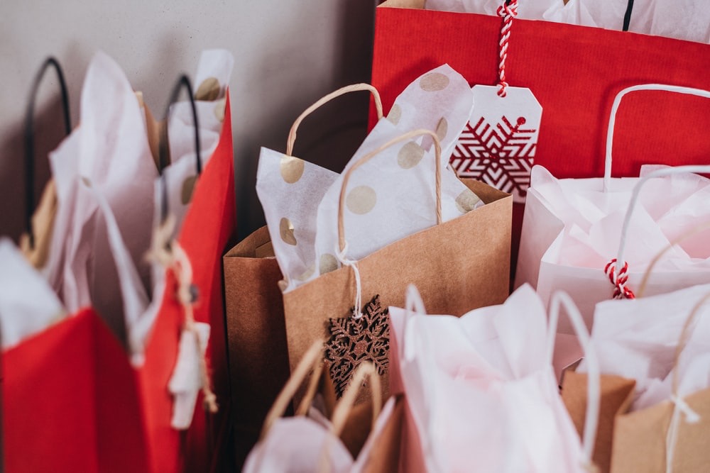 How to Do Holiday Shopping Without Breaking the Bank