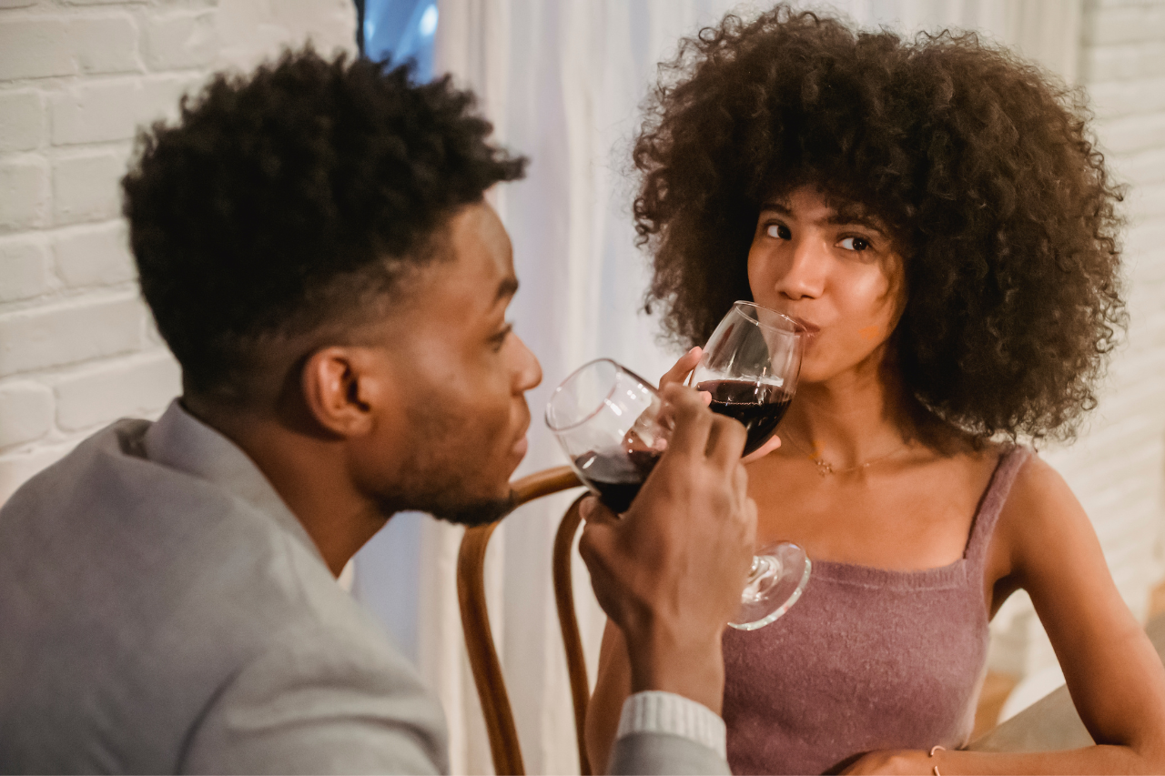 6 First Date Conversation Starters That Will Build a Connection
