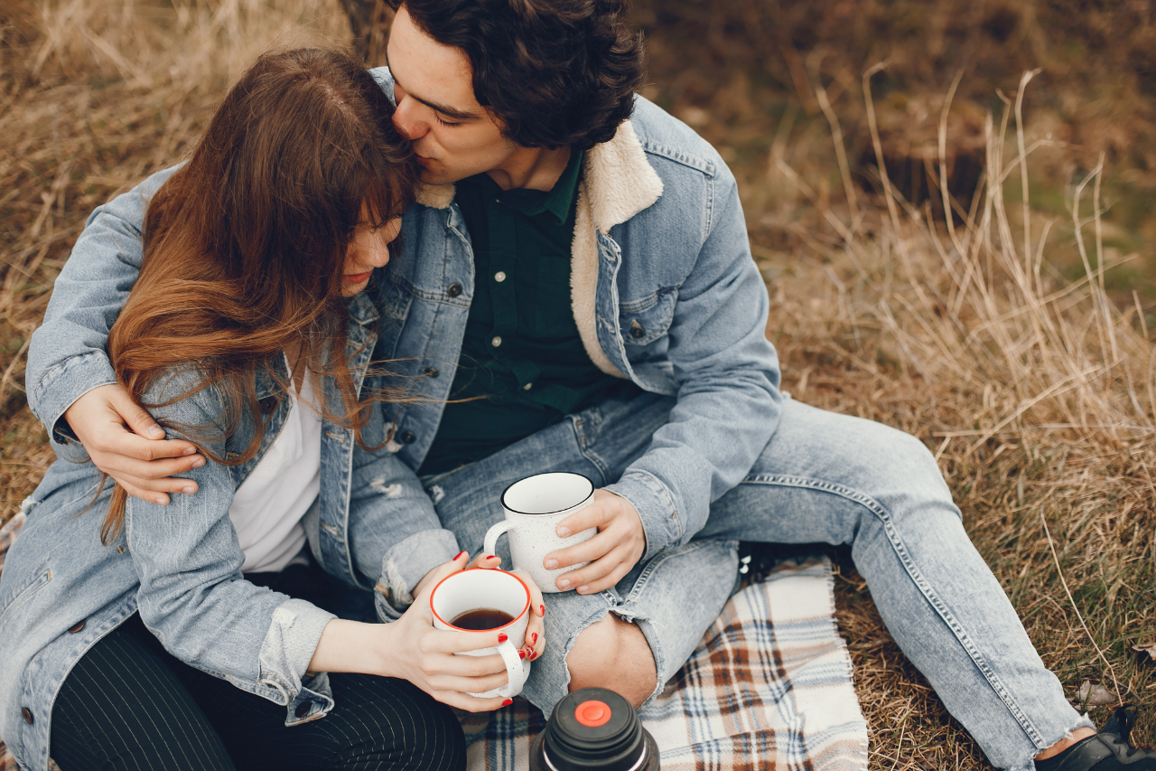 15 Amazing Fall Date Ideas To Get Into the Autumn Spirit