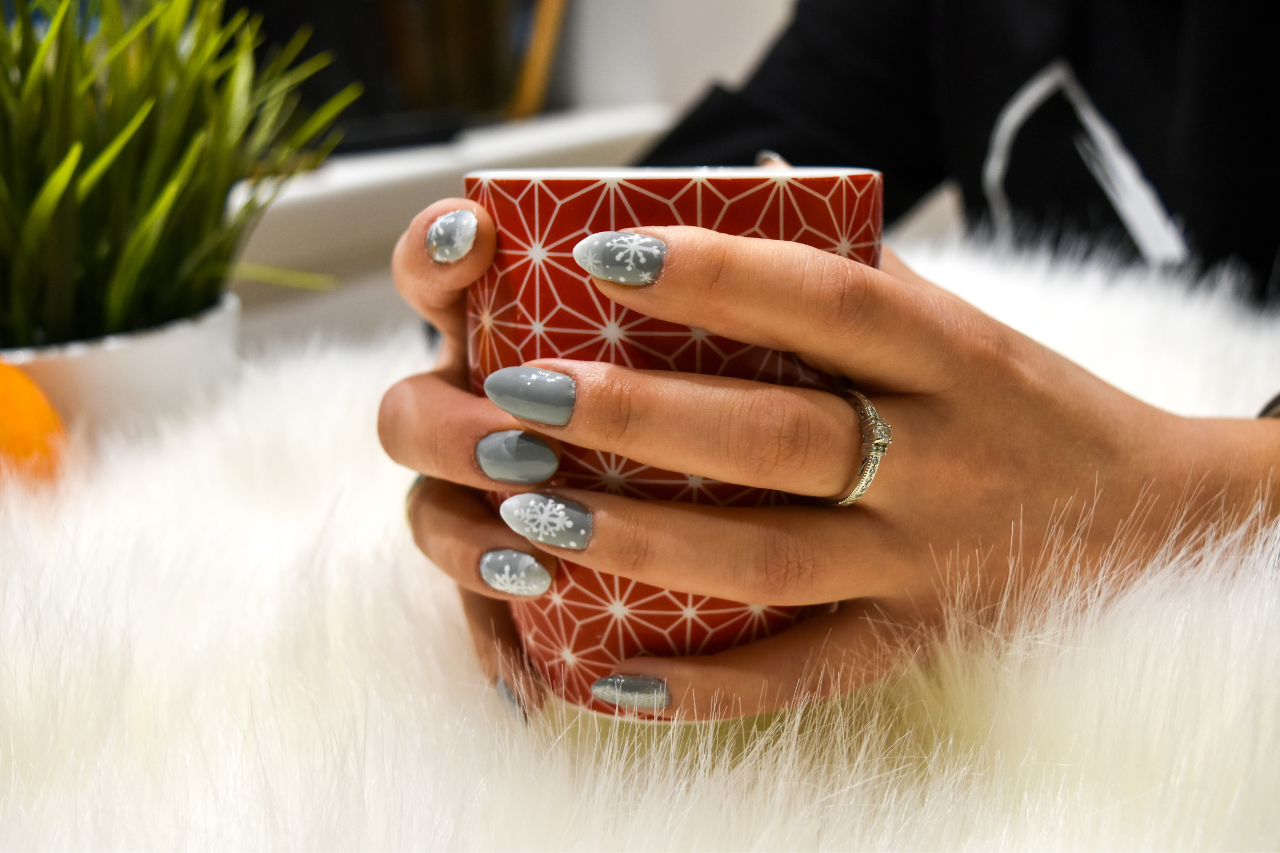 24 Festive Holiday Nail Ideas To Try This Year